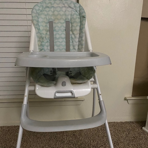High chair - Picture 1 of 1